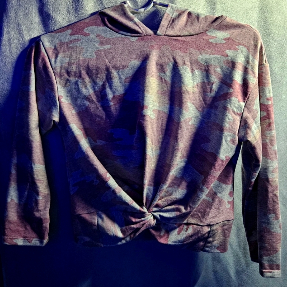 LOVE SQUARED GIRL Knotted Camo Hoodie